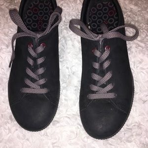 ECCO Black suede like lace up shoes..